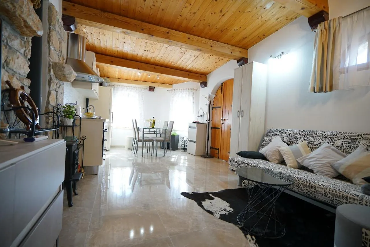 Angelina - Stone House Apartment Kali