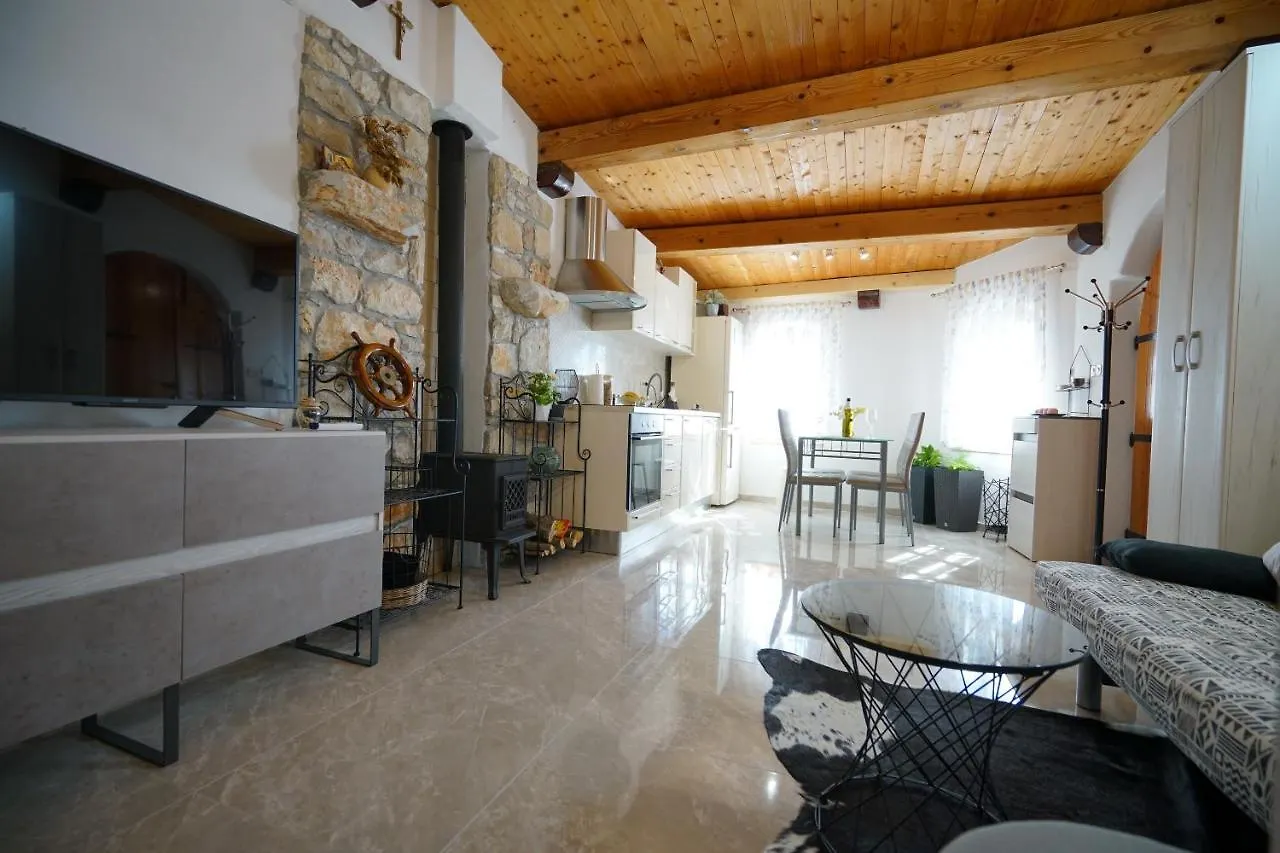 Angelina - Stone House Apartment Kali